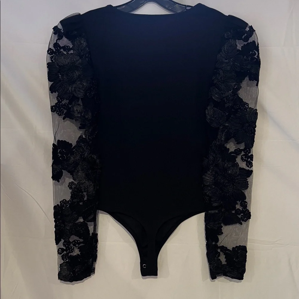 EXPRESS Floral Lace Puff Long Sleeve Thong Bodysuit Blouse Black V Neck - Picture 6 of 8